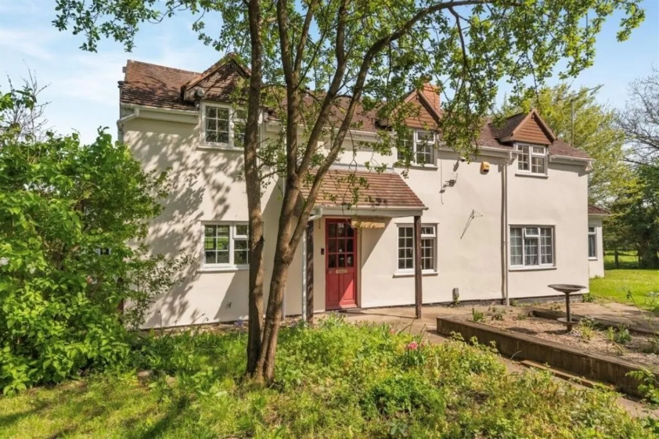 4 bed house to rent — Gloucester Road, Hartpury