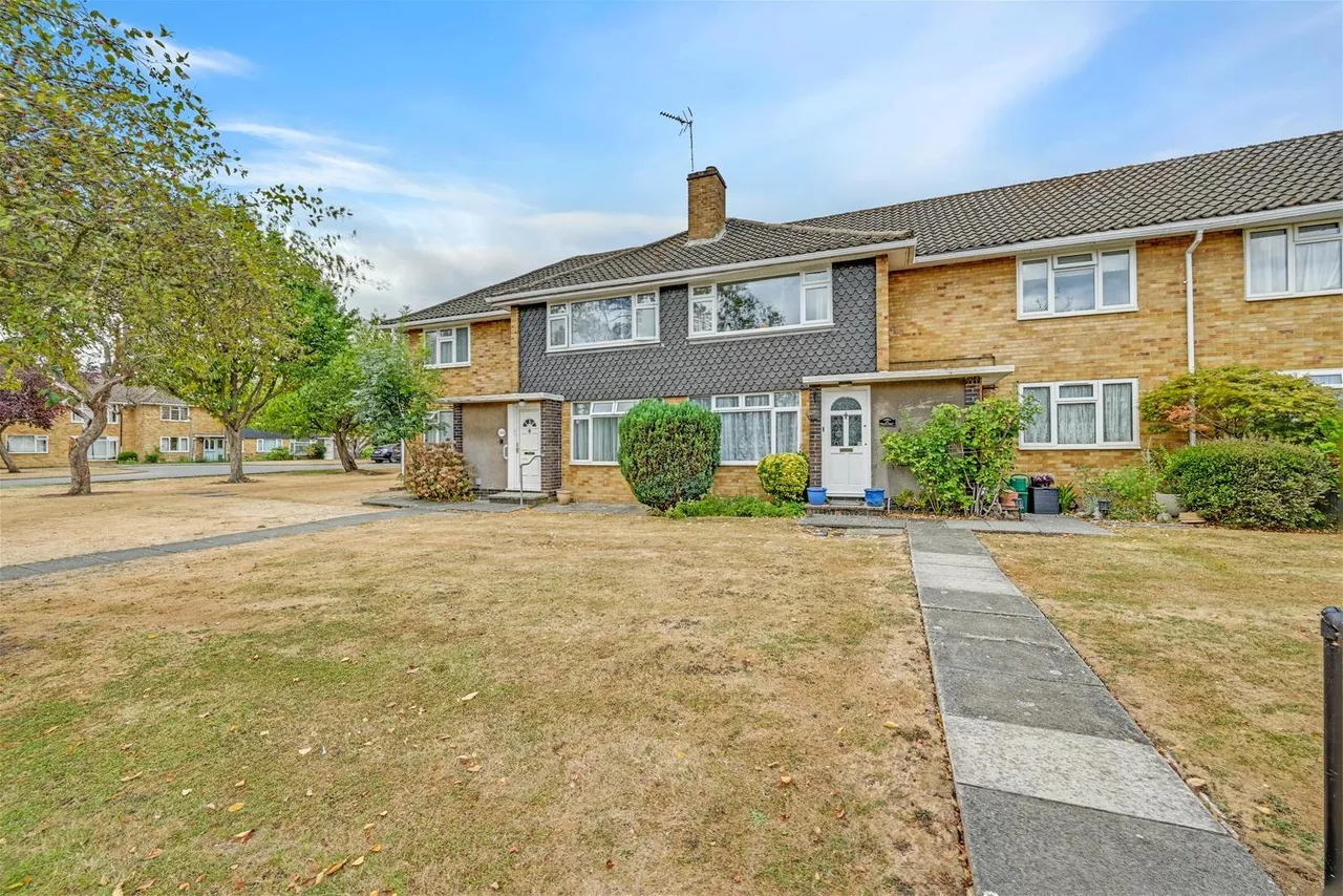 2 bed flat for sale — Salmon Street, London