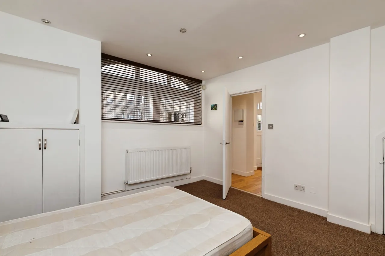 York Mews, Ilford, IG1, photo 14