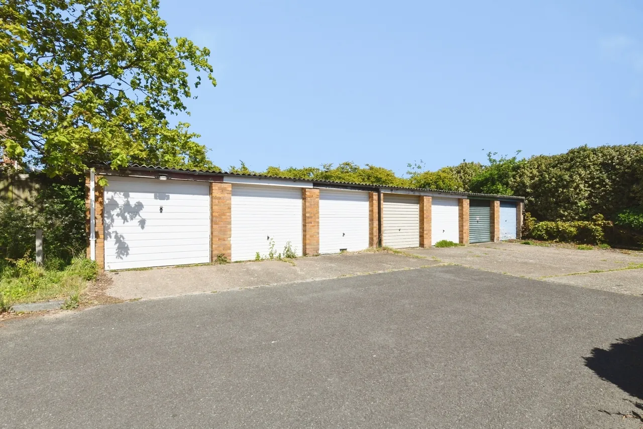 Graysons Close, Rayleigh, Essex, SS6, photo 3