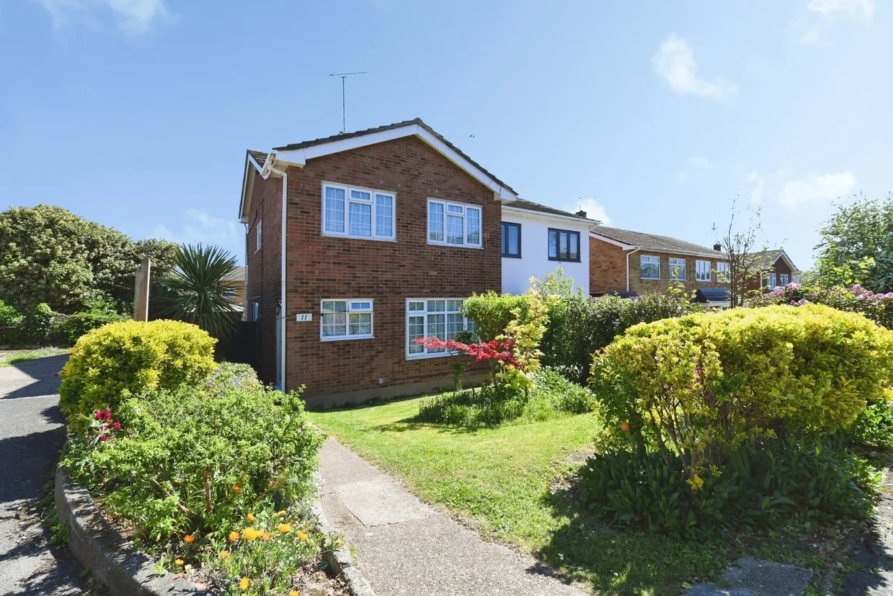 3 bed house for sale — Graysons Close, Rayleigh, Essex, SS6