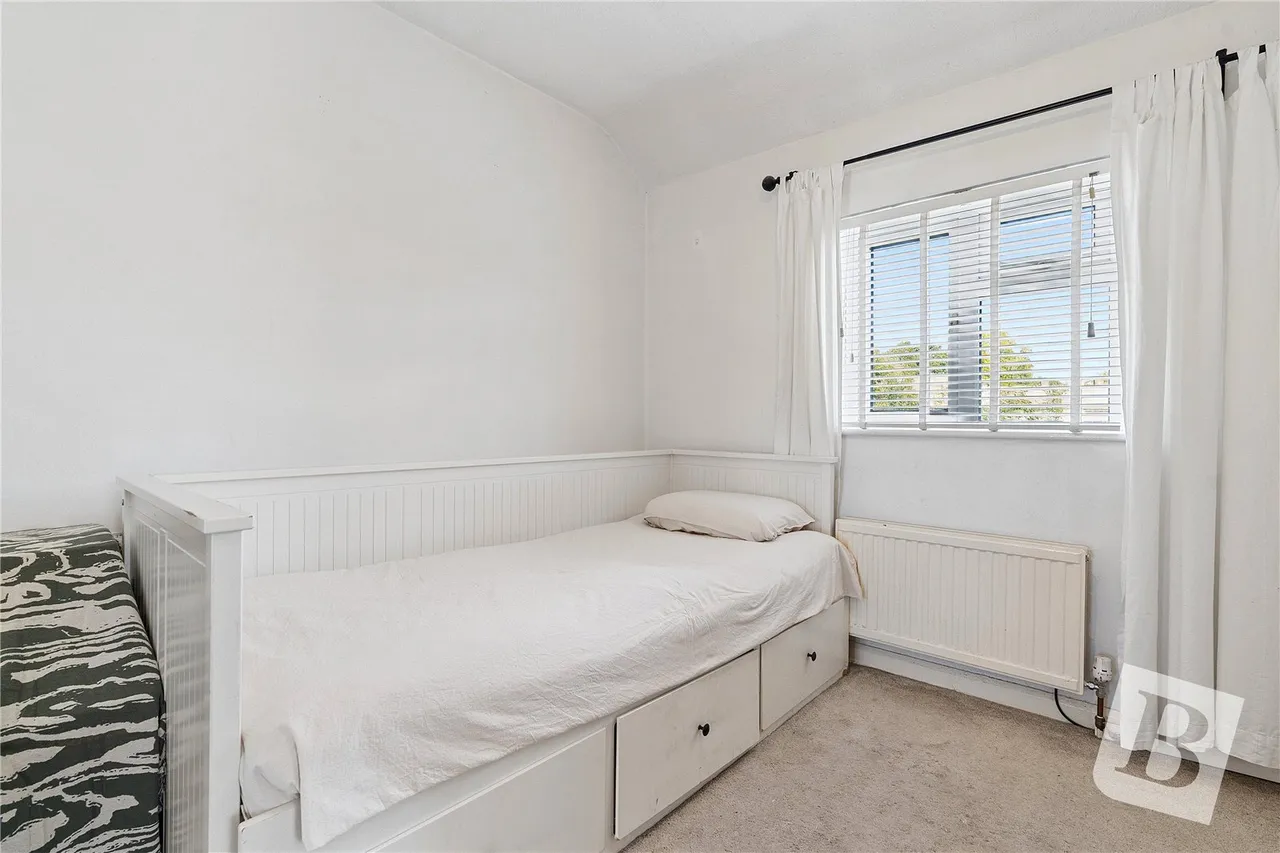 Central Park Avenue, Dagenham, RM10, photo 7