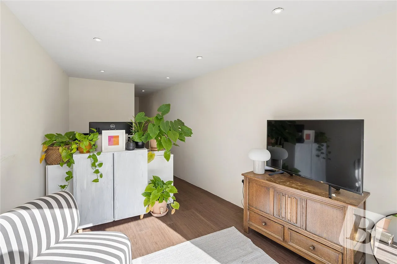 Central Park Avenue, Dagenham, RM10, photo 10