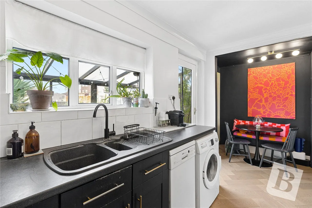 Central Park Avenue, Dagenham, RM10, photo 6