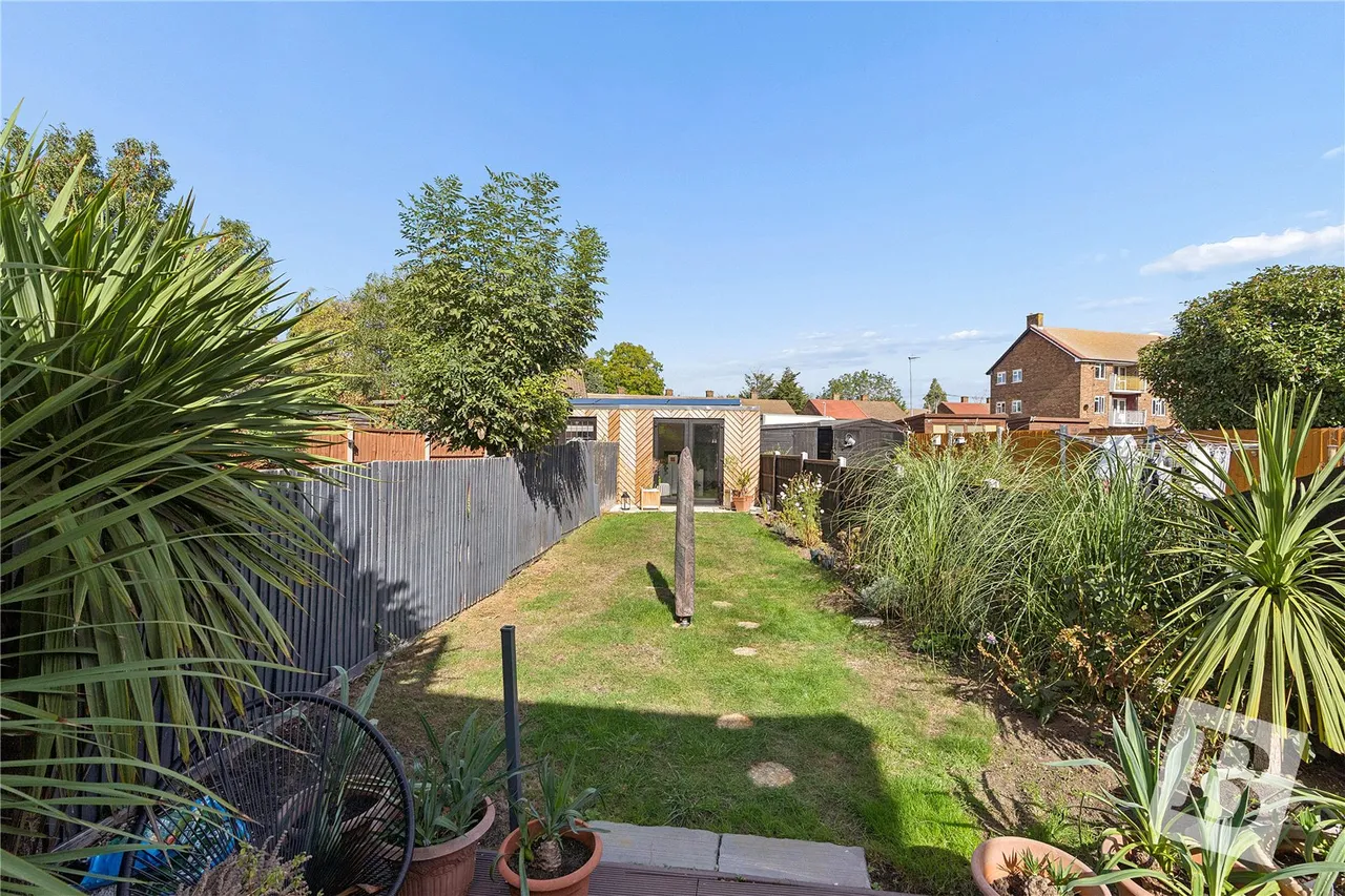 Central Park Avenue, Dagenham, RM10, photo 15