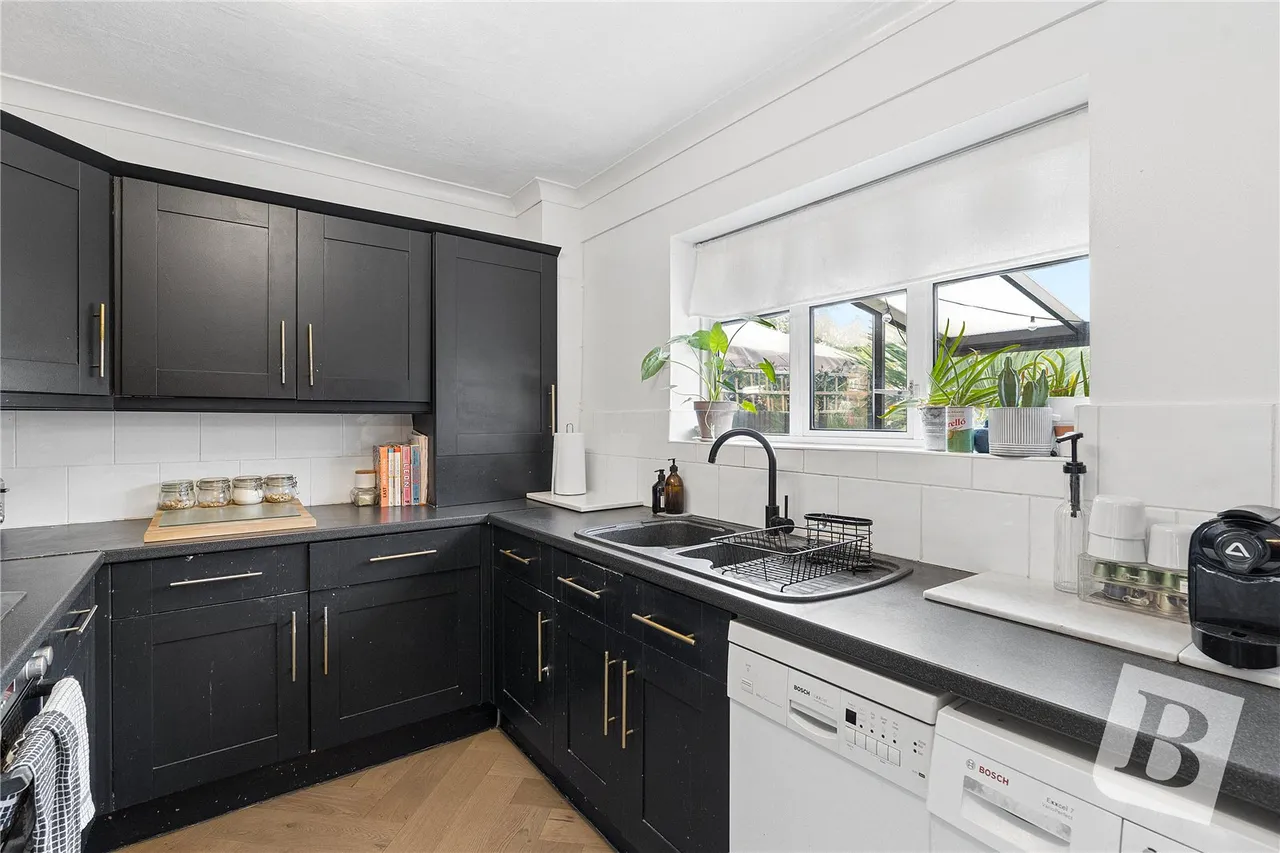 Central Park Avenue, Dagenham, RM10, photo 5
