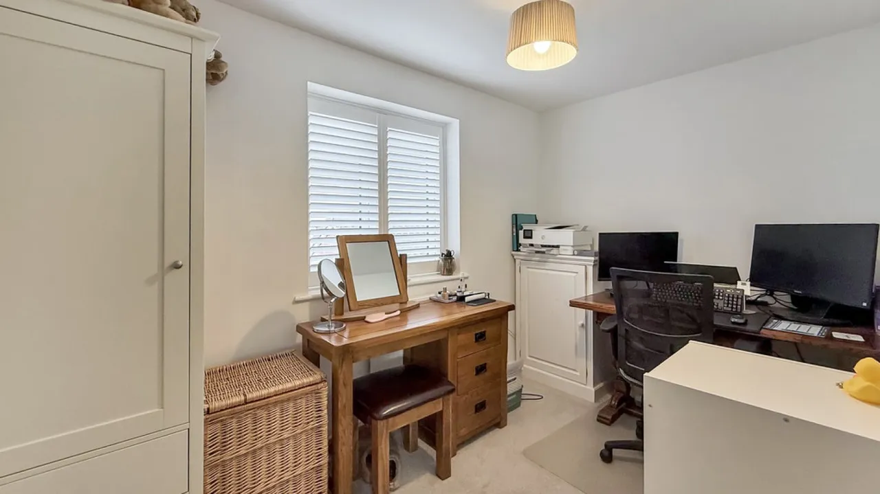 Saturn Close, Warminster, photo 10