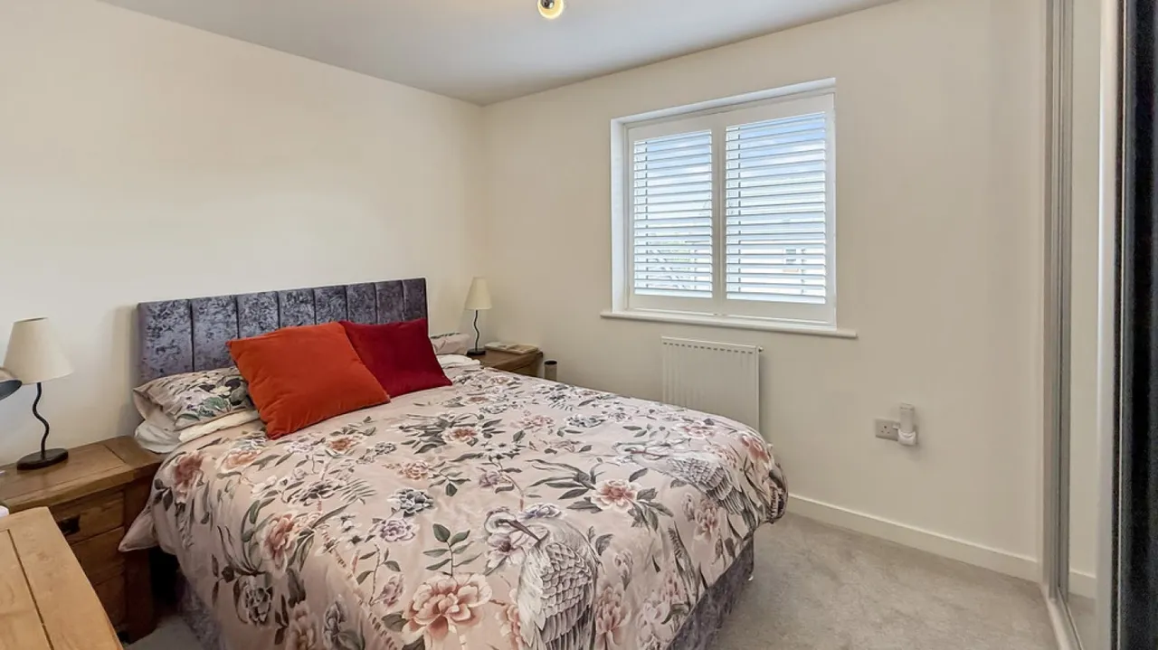 Saturn Close, Warminster, photo 9