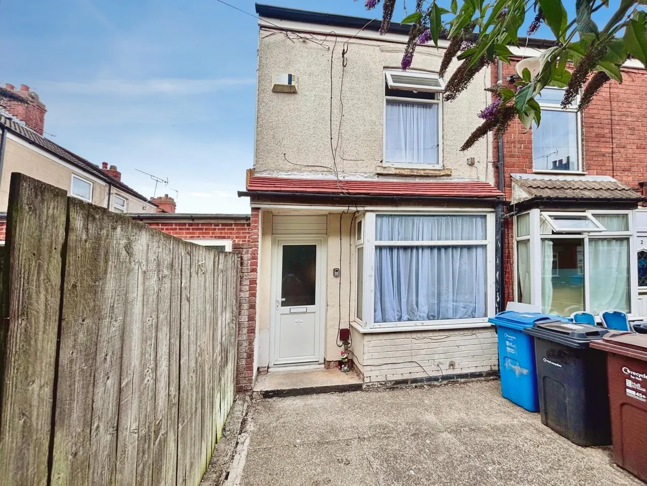 2 bed house for sale, Barnsley Street, Hull, HU8