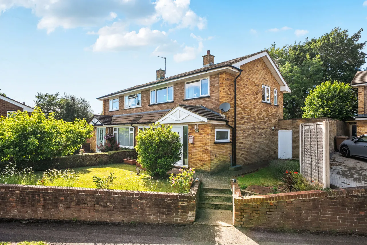 3 bed house for sale, Longlees, Maple Cross, WD3