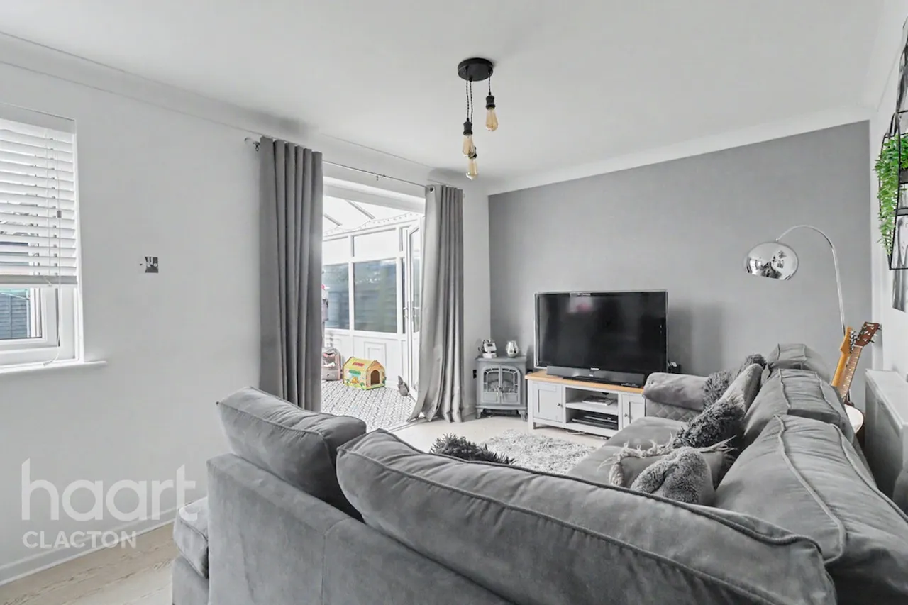 Ruaton Drive, Clacton-On-Sea, CO16, photo 4