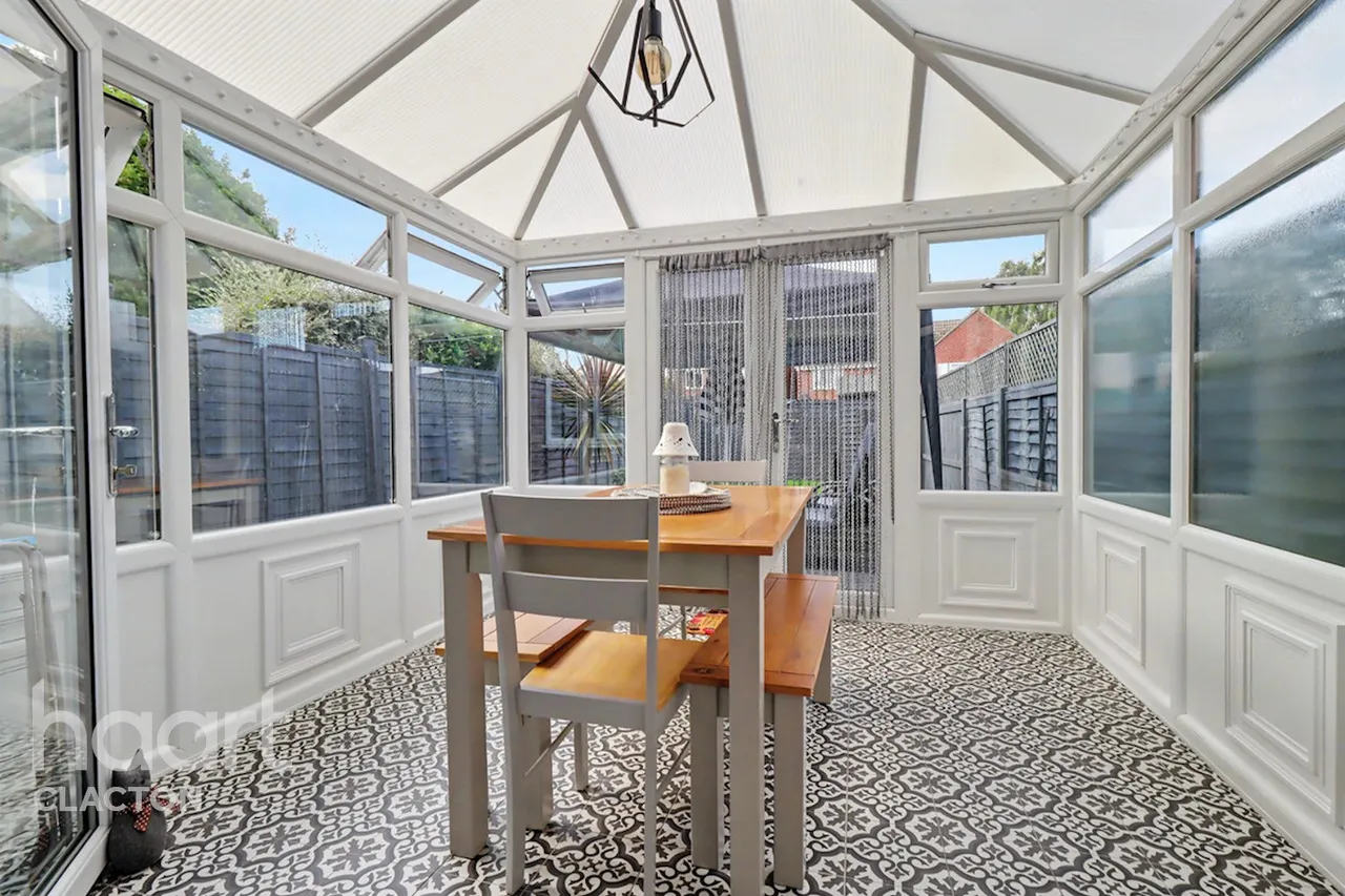 Ruaton Drive, Clacton-On-Sea, CO16, photo 5