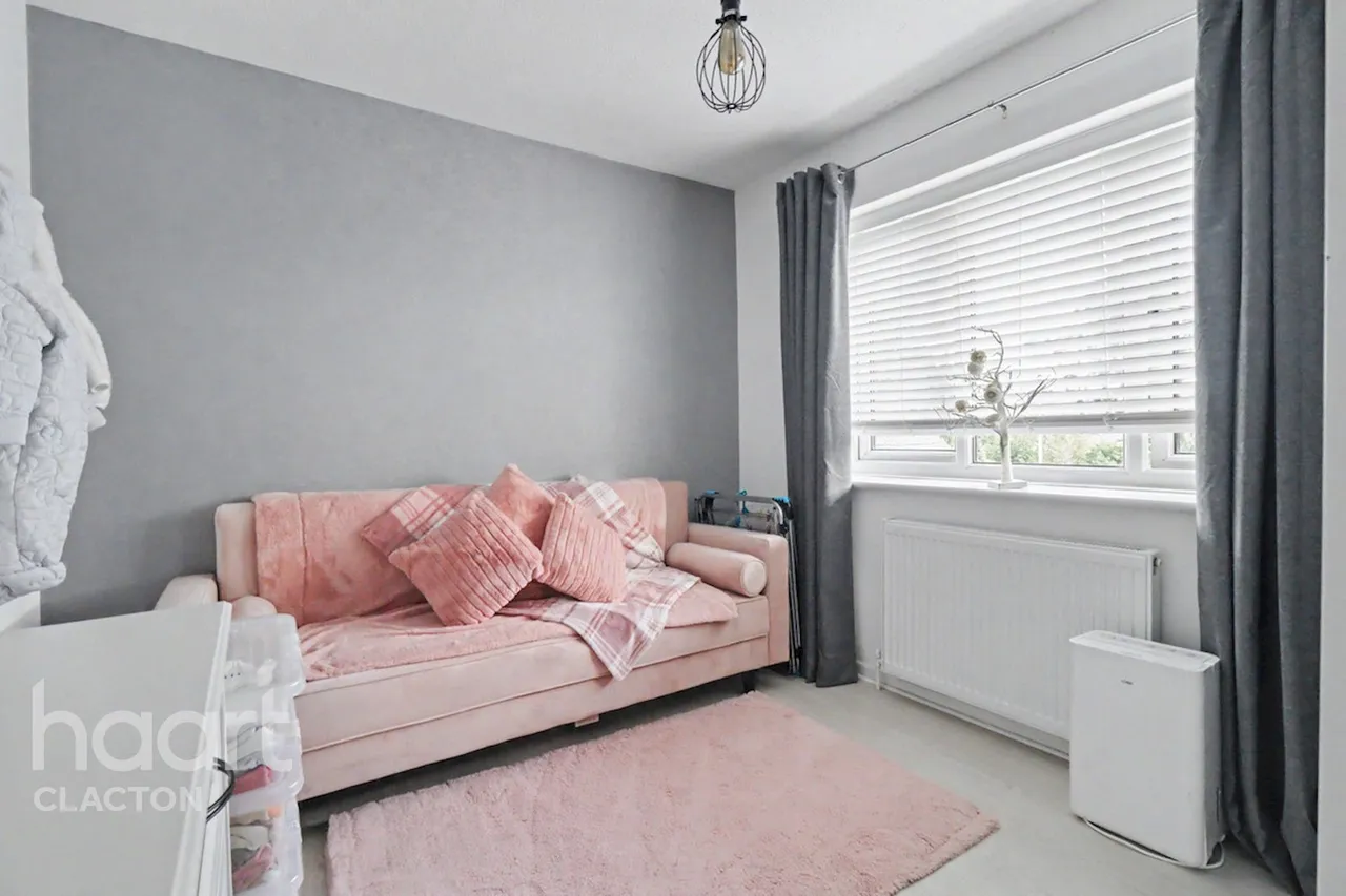 Ruaton Drive, Clacton-On-Sea, CO16, photo 7