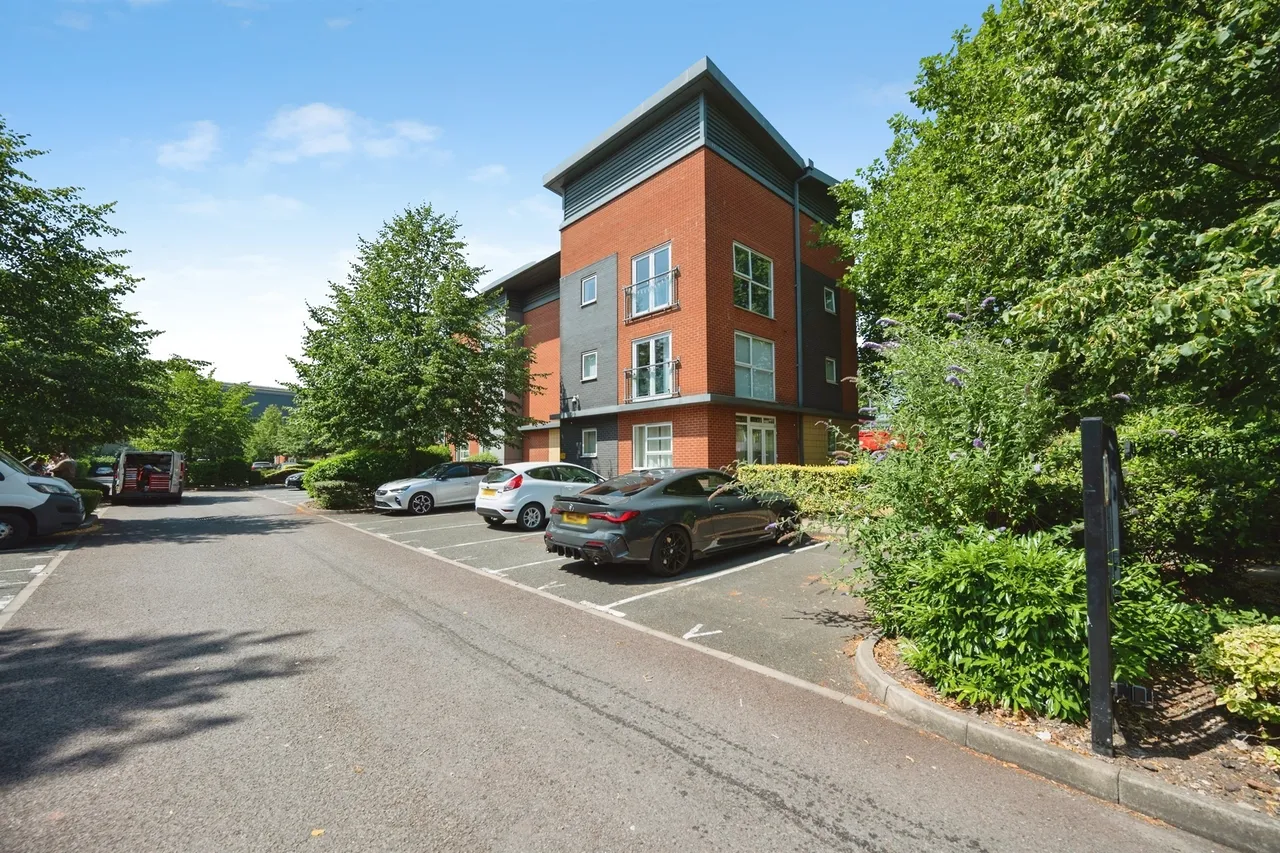 2 bed flat for sale — Stone Street, OLDBURY