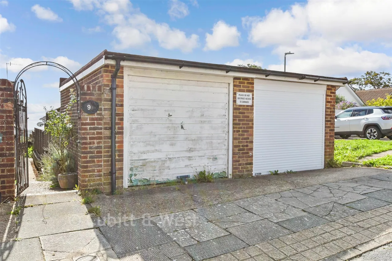 Warren Close, Woodingdean, BN2, photo 14