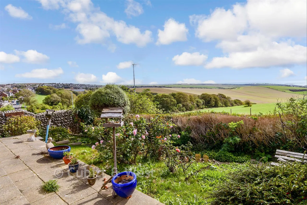 Warren Close, Woodingdean, BN2, photo 2
