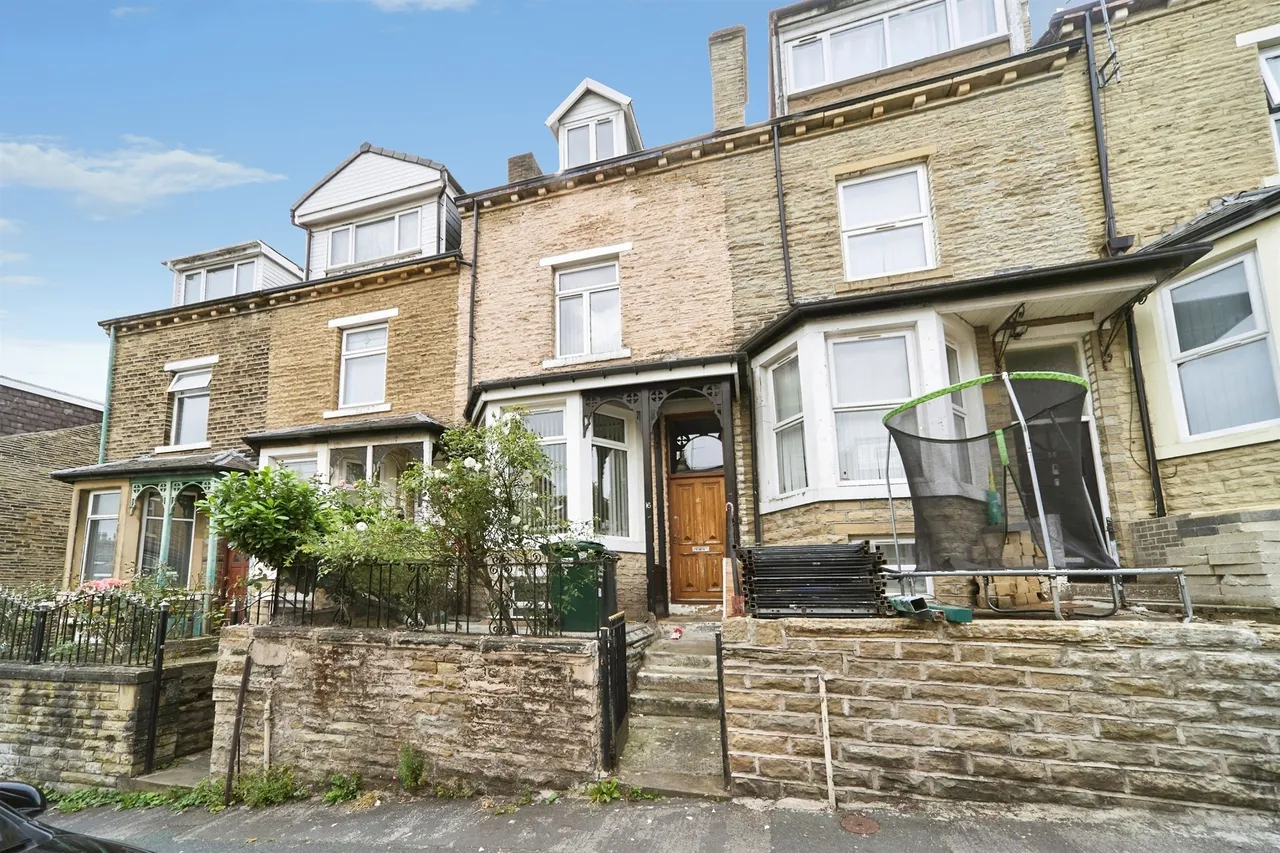 4 bed house for sale — Northdale Road, Bradford