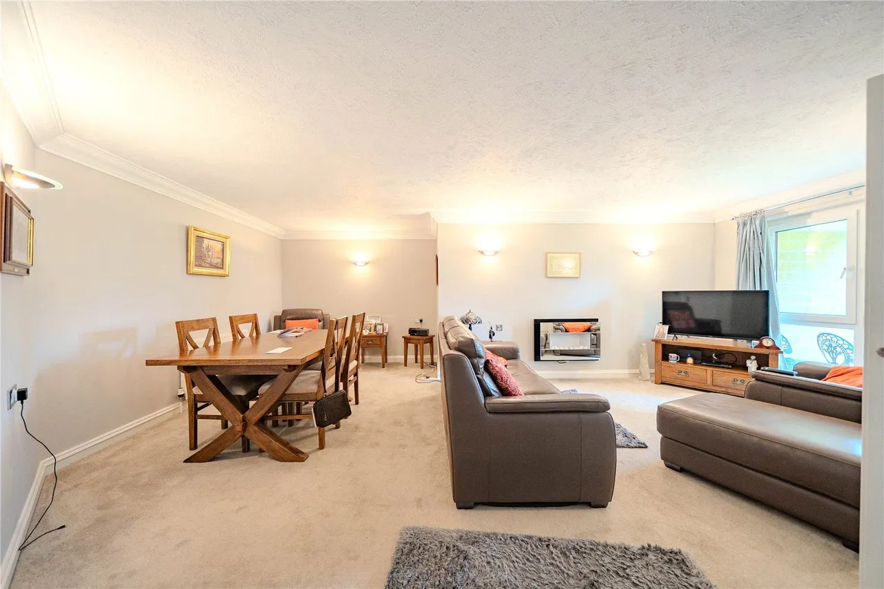 Harrogate Road, Leeds, LS17, photo 6