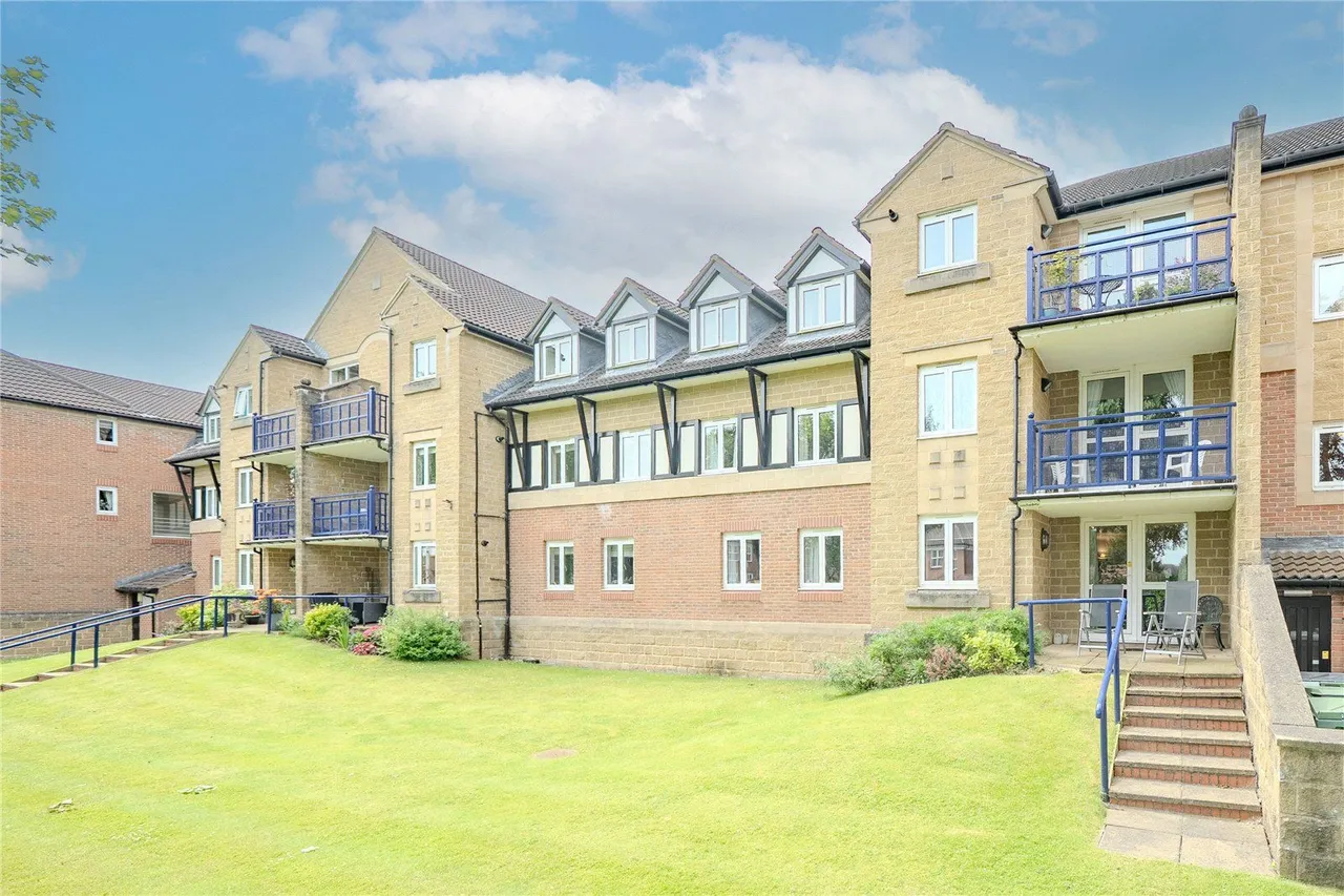 Harrogate Road, Leeds, LS17, photo 9