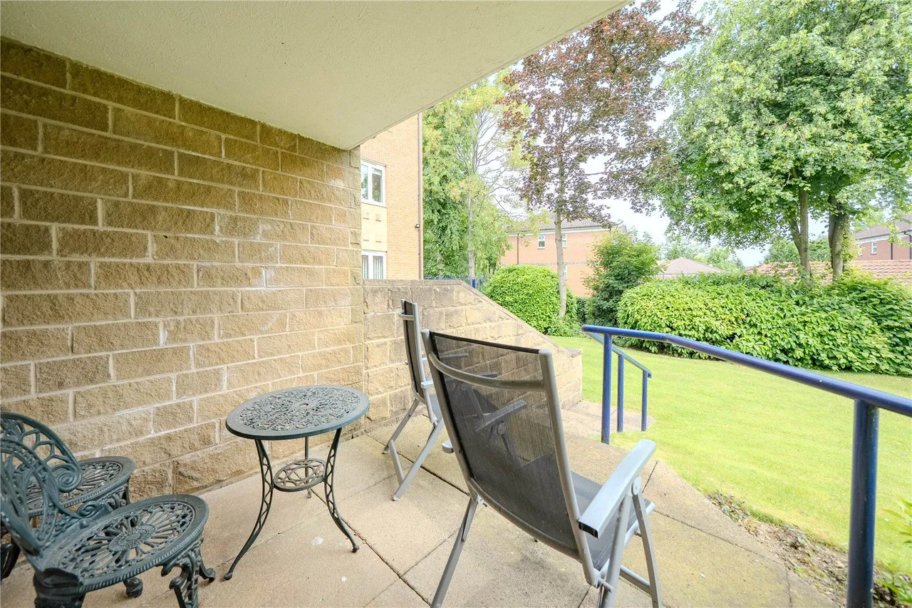 Harrogate Road, Leeds, LS17, photo 8