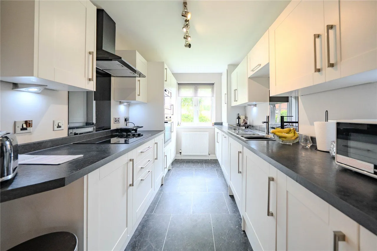 Harrogate Road, Leeds, LS17, photo 12
