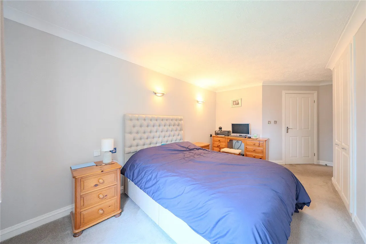 Harrogate Road, Leeds, LS17, photo 11