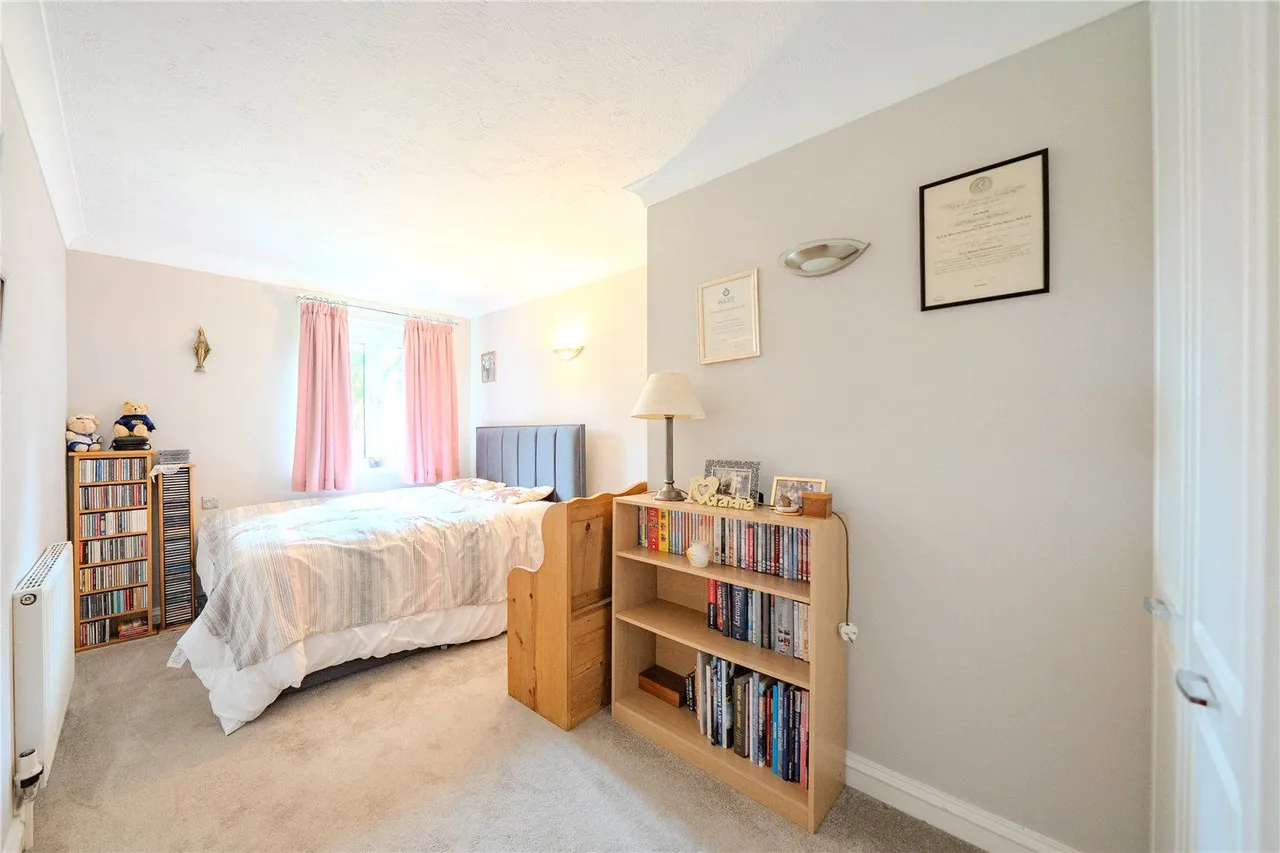Harrogate Road, Leeds, LS17, photo 5