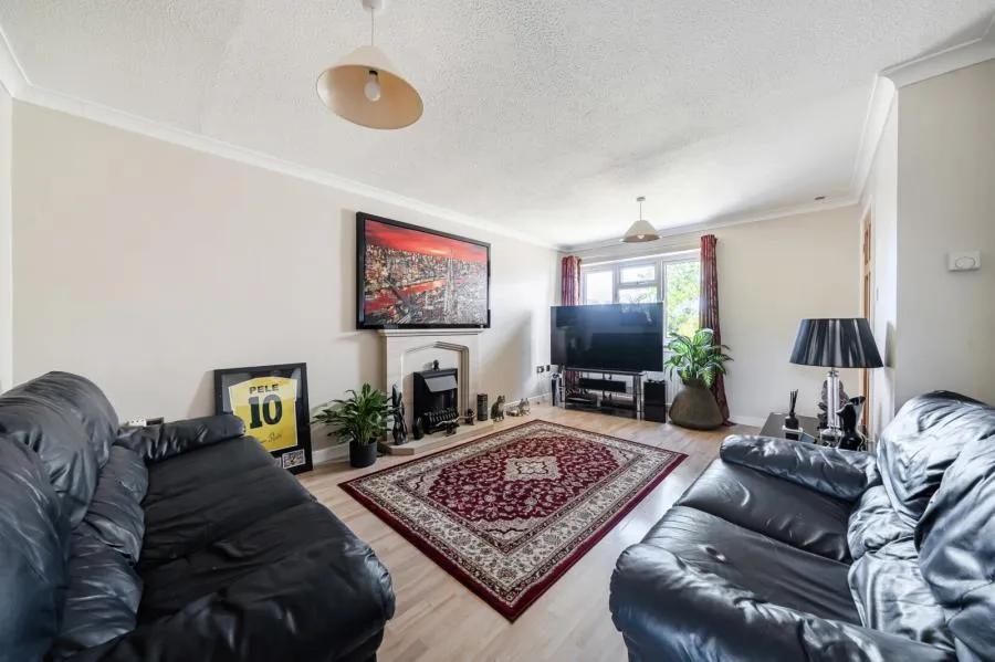 Sagecroft Road, Thatcham, RG18, photo 3