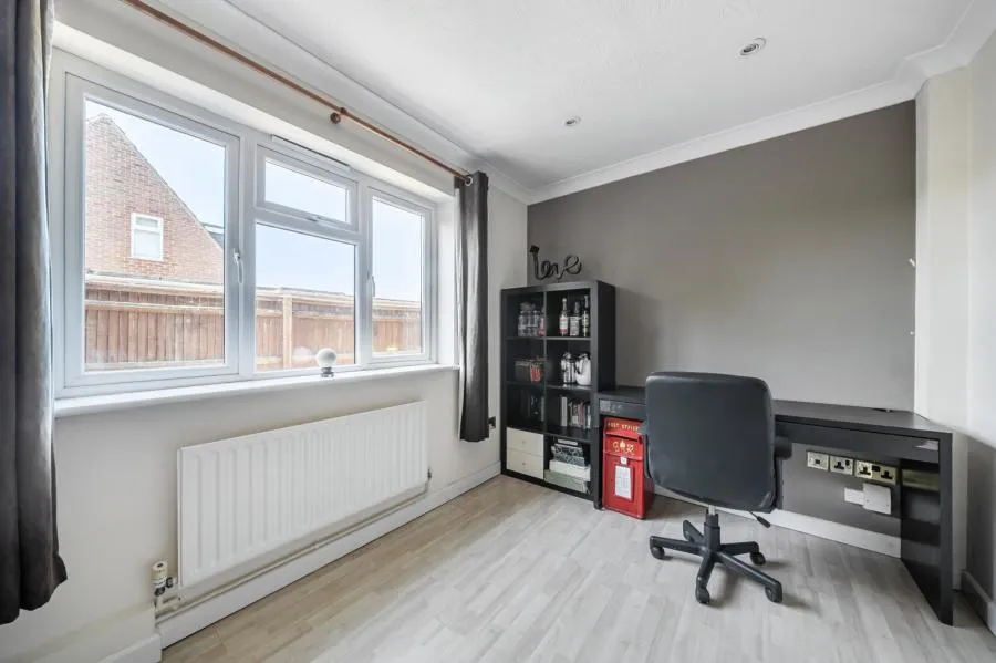 Sagecroft Road, Thatcham, RG18, photo 8
