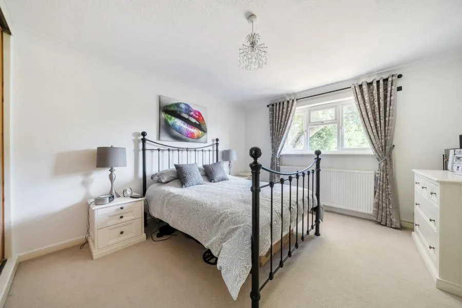 Sagecroft Road, Thatcham, RG18, photo 11