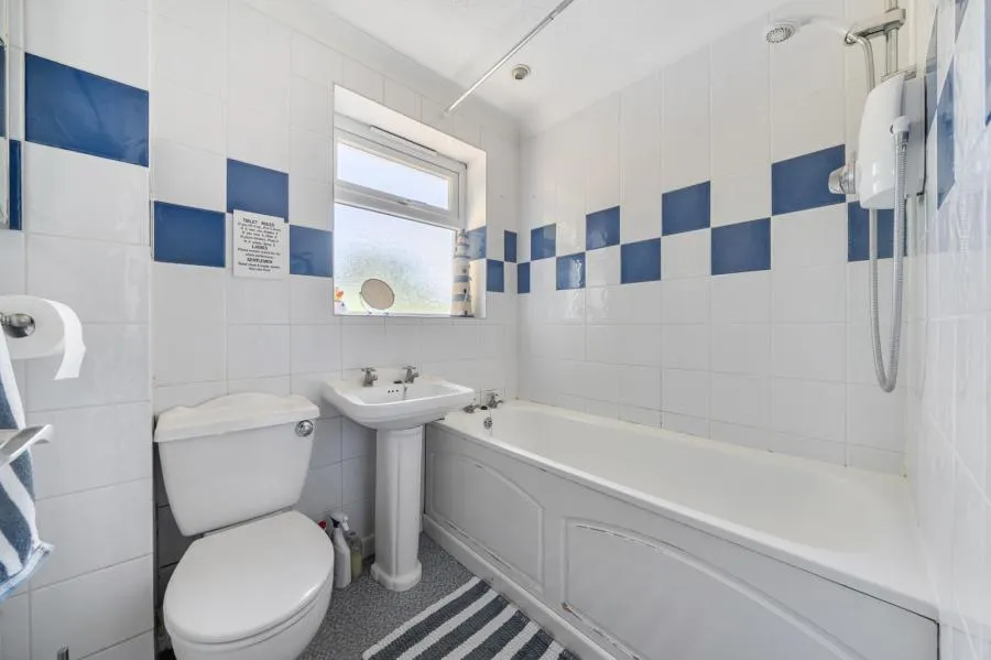 Sagecroft Road, Thatcham, RG18, photo 6
