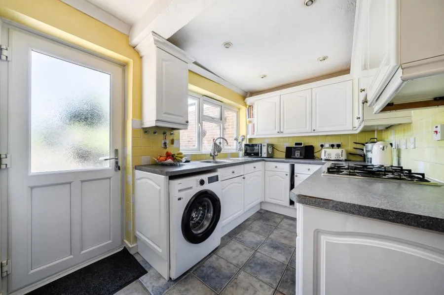 Sagecroft Road, Thatcham, RG18, photo 4