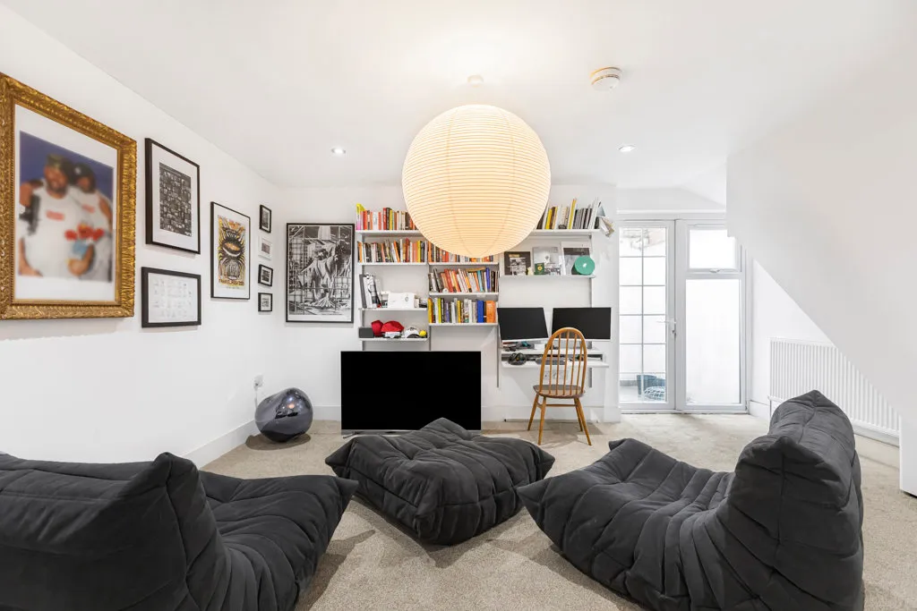 Balls Pond Road, London, N1, photo 13