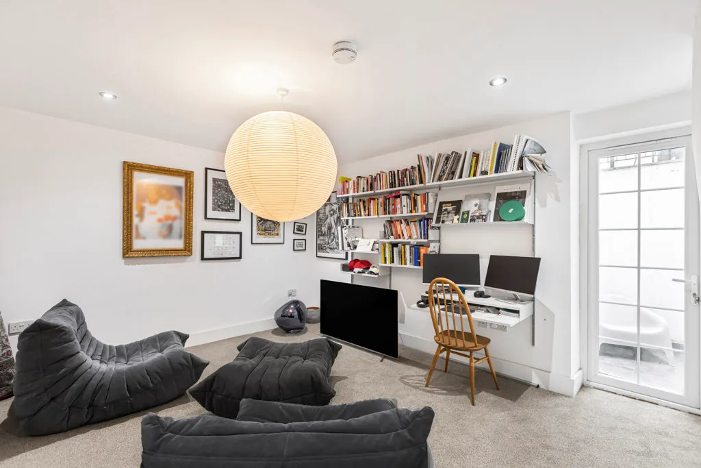 Balls Pond Road, London, N1, photo 14