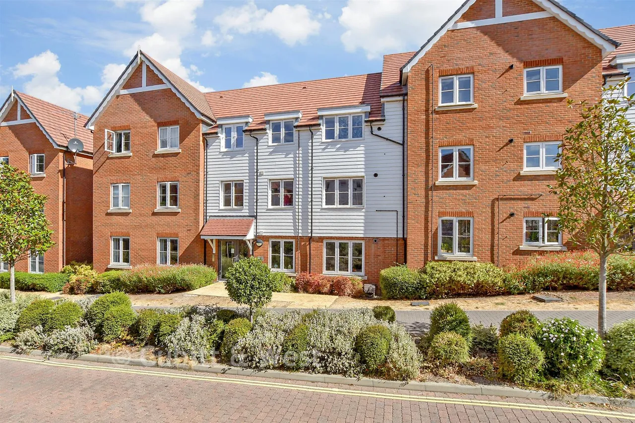 1 bed flat for sale, Steeplechase Way, Fontwell, BN18