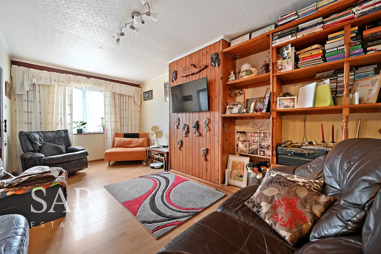 Melrose Close, Greenford, UB6, photo 2