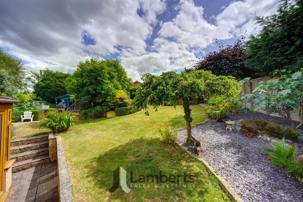 29 Brotherton Avenue, Redditch, photo 45