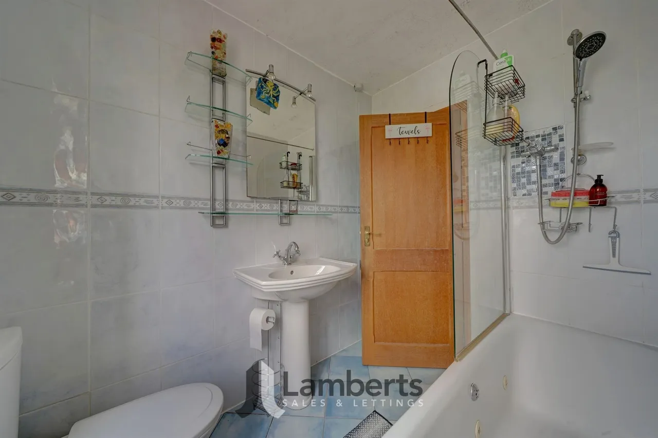 29 Brotherton Avenue, Redditch, photo 28