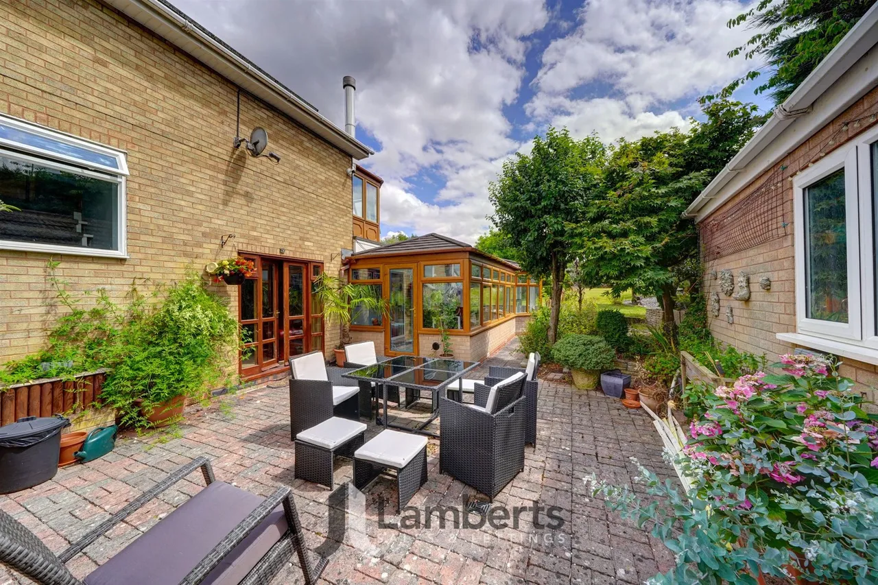 29 Brotherton Avenue, Redditch, photo 42
