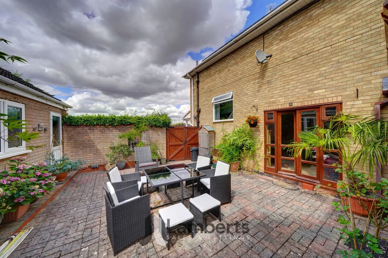 29 Brotherton Avenue, Redditch, photo 38