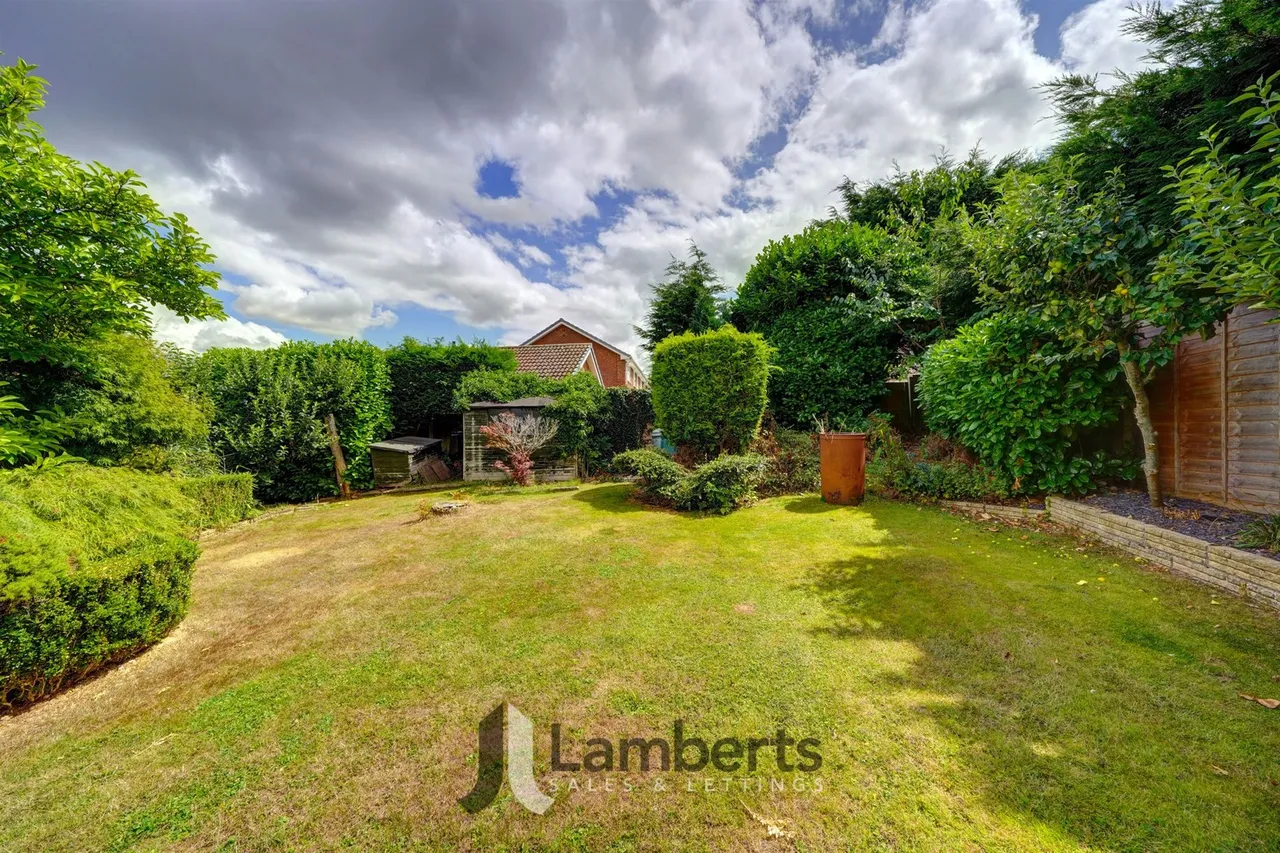 29 Brotherton Avenue, Redditch, photo 47