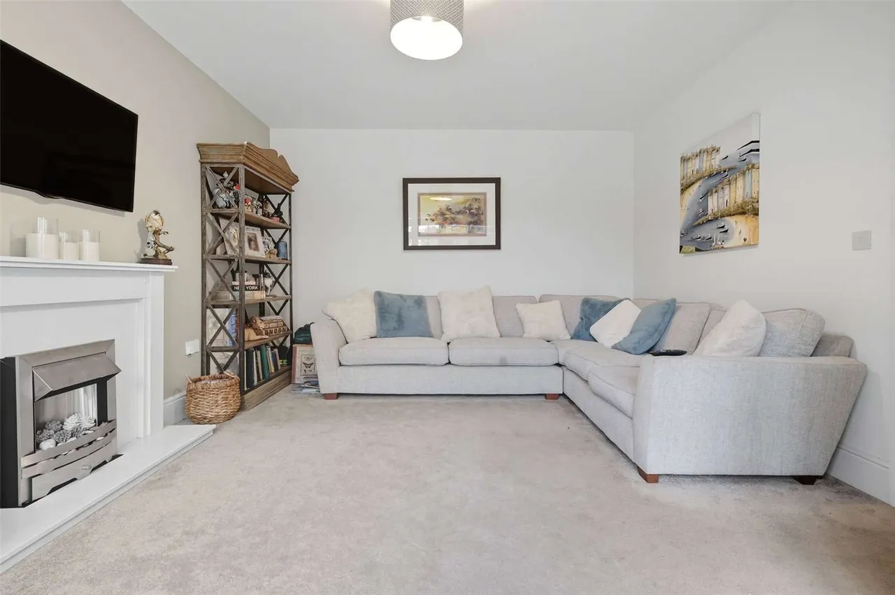 Hedgerow Grove, Dunmow, Essex, CM6 4AS, photo 3