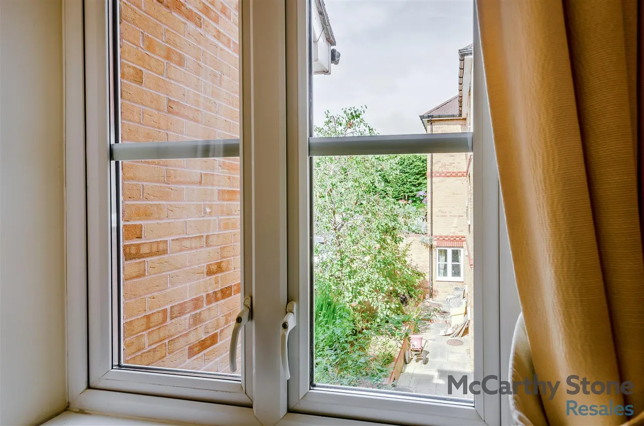 Buckingham Road, Brackley, NN13, photo 18