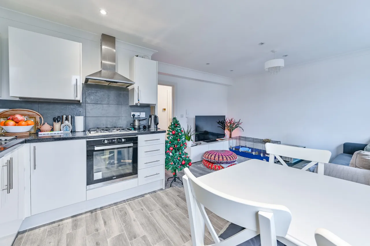 Flat C, 57 Springdale Road, London, photo 2