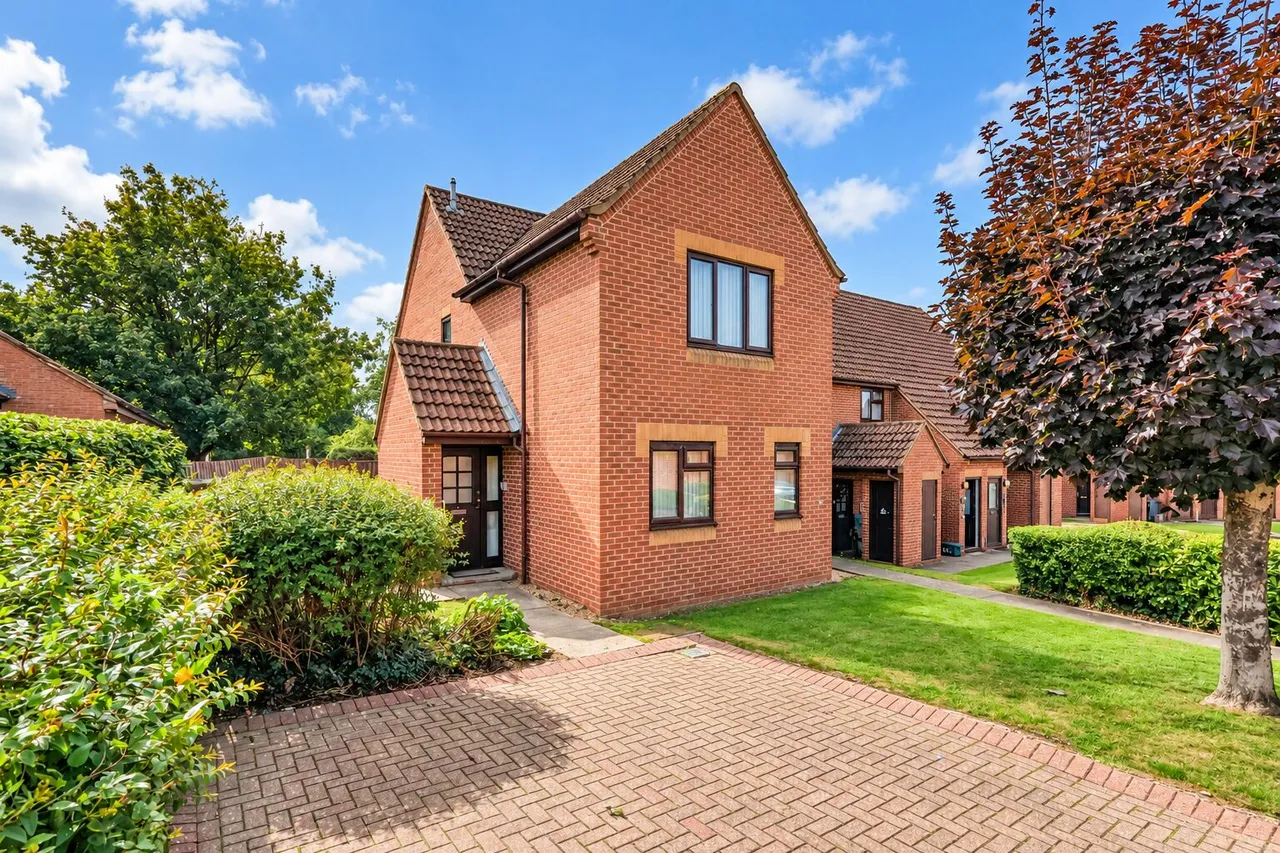 2 bed flat for sale, Lansdowne Way, High Wycombe, HP11