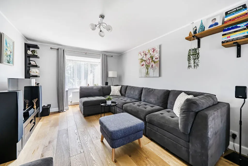 Lynmouth Crescent, Furzton, Milton Keynes, Buckinghamshire, MK4 1JP, photo 3