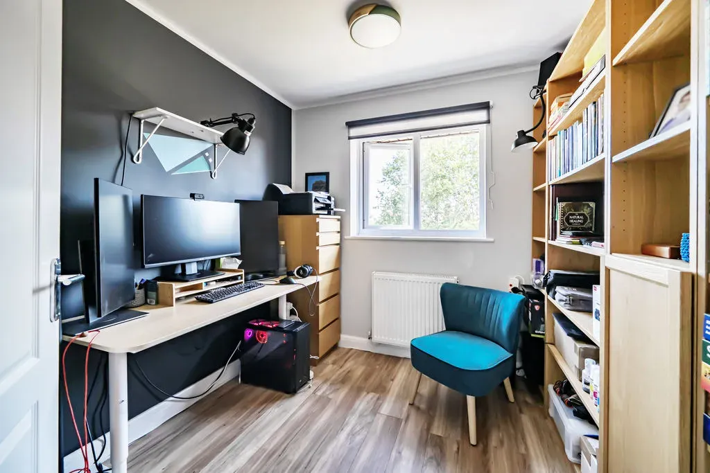 Lynmouth Crescent, Furzton, Milton Keynes, Buckinghamshire, MK4 1JP, photo 12