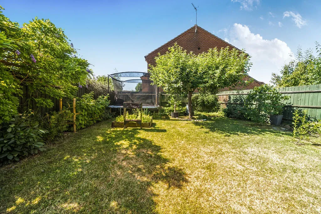Lynmouth Crescent, Furzton, Milton Keynes, Buckinghamshire, MK4 1JP, photo 6
