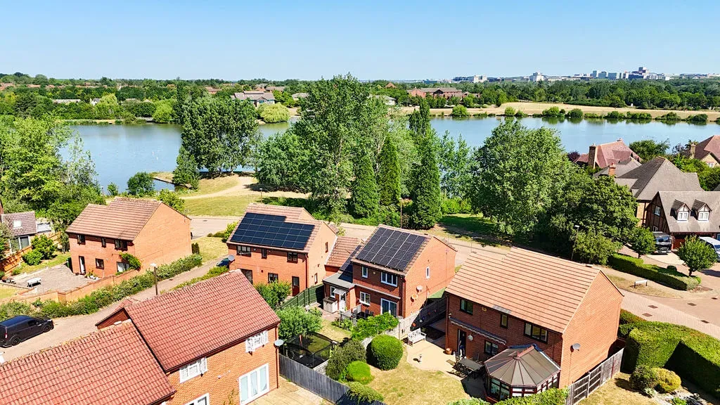 Lynmouth Crescent, Furzton, Milton Keynes, Buckinghamshire, MK4 1JP, photo 2