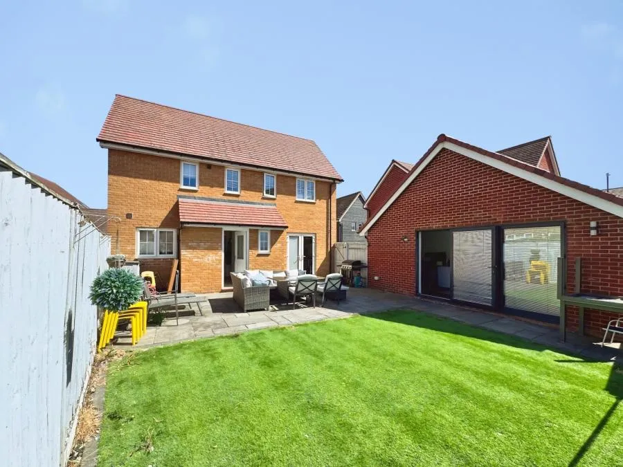 3 bed house for sale, Webb Lane, Broughton, HP22